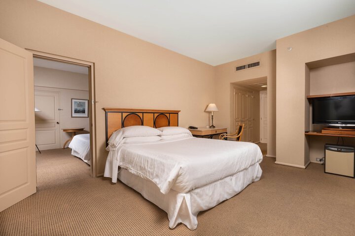Room 16 of 46