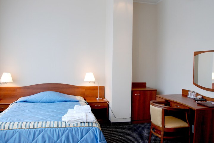 Room 9 of 63