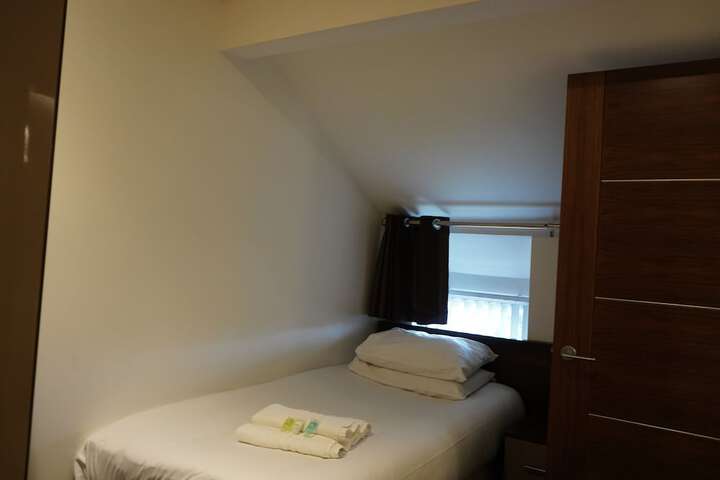 Room 6 of 62