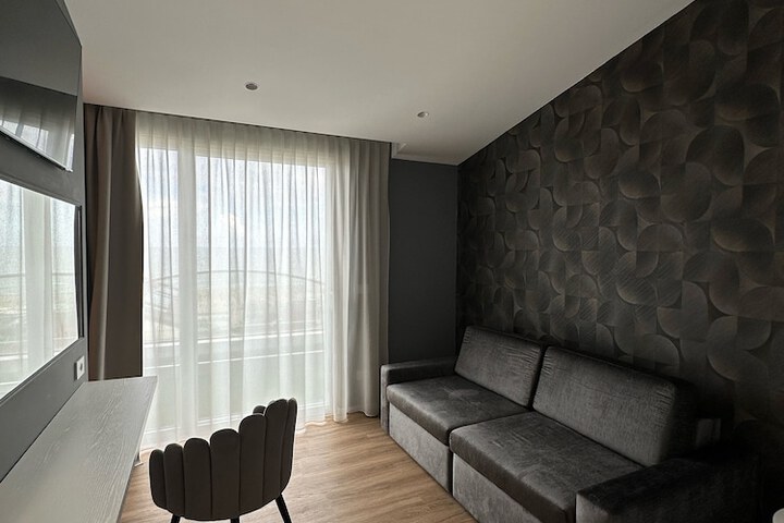 Room 49 of 99