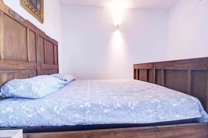 Room 4 of 13