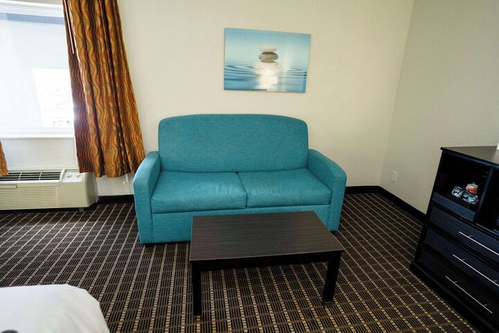 1 King Bed (16 of 40)