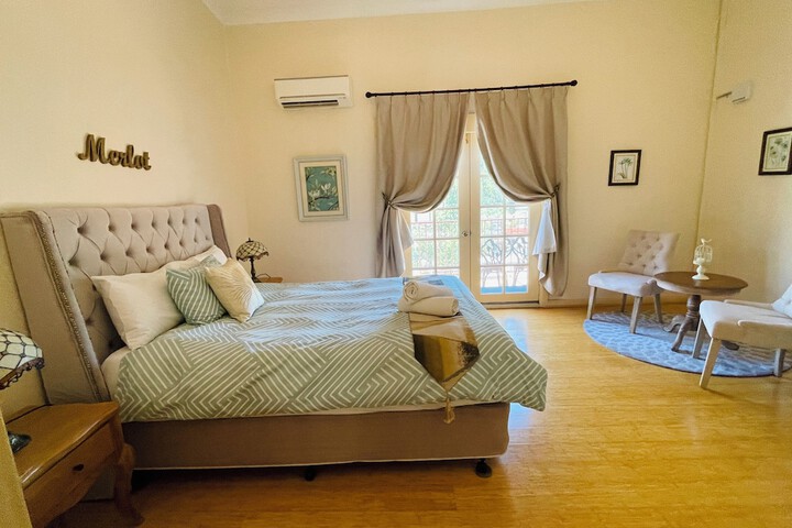 Room 21 of 214
