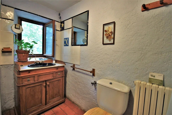 Room 8 of 14