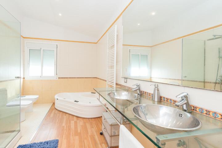 Room 2 of 5