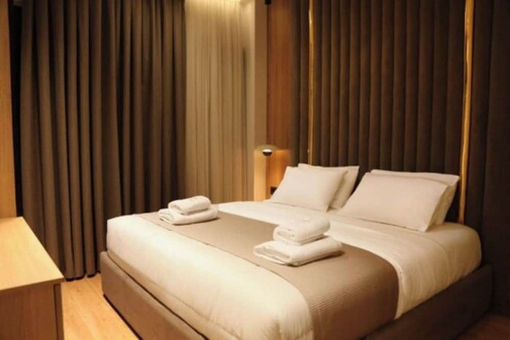 Room 17 of 28