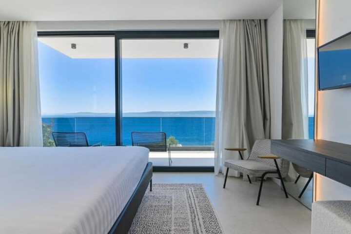 Room 10 of 42