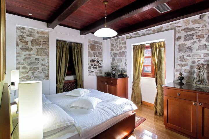Room 20 of 120