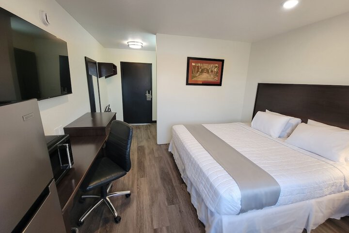 Room 4 of 7