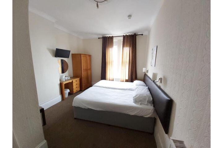 Room 16 of 35