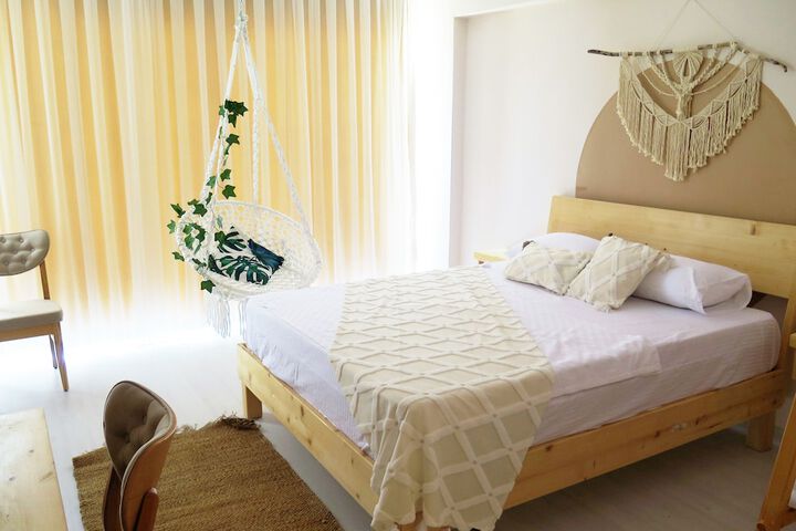 Room 10 of 28