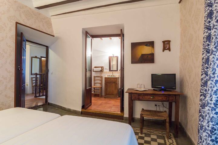 Room 3 of 63