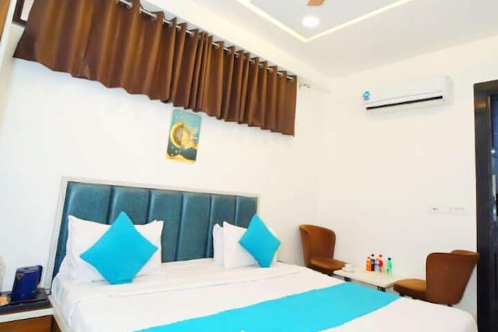 Room 6 of 13