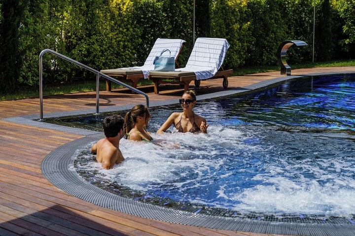 Pool 57 of 108