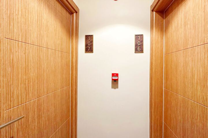 Ballroom/Hall 78 of 99