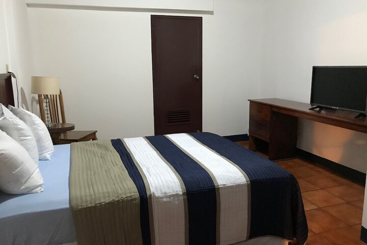 Room 9 of 15