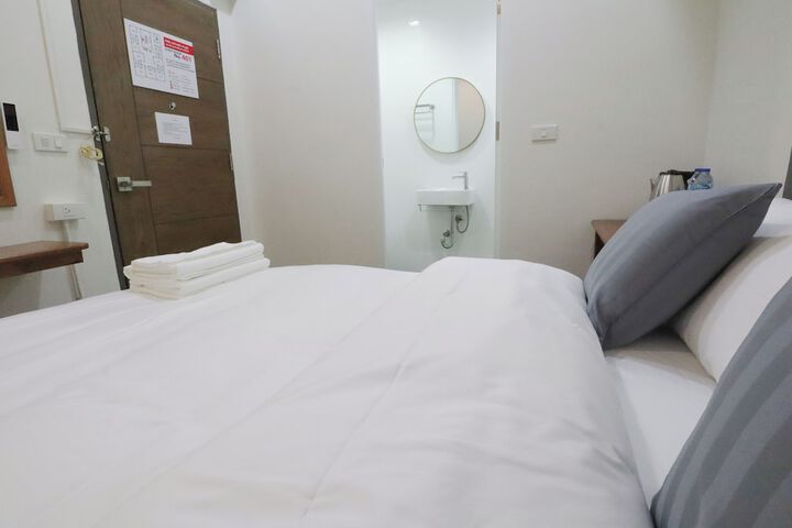 Room 10 of 76