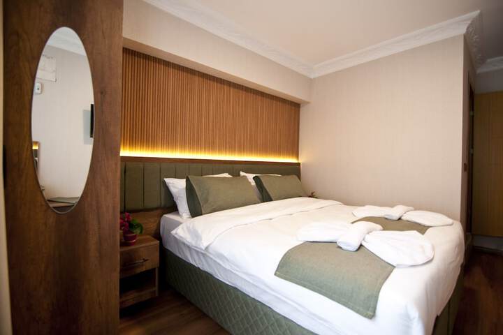 Room 10 of 28