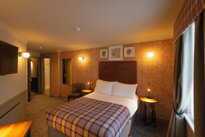 Room 4 of 36