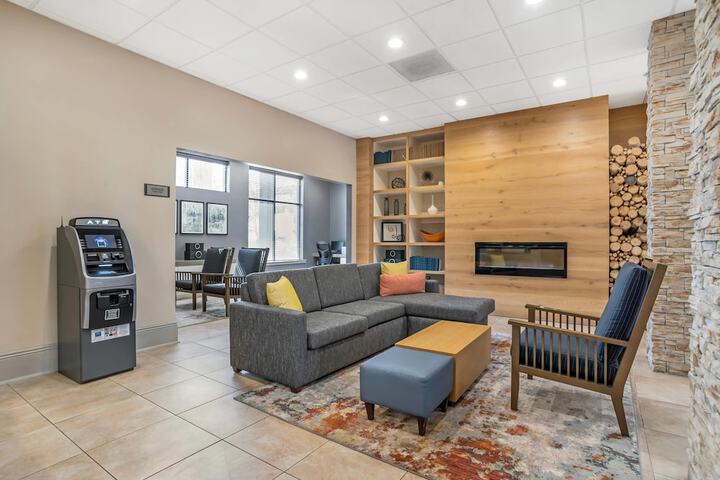 Entrance & Lobby