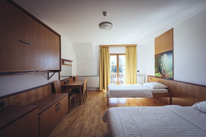 Room 20 of 136