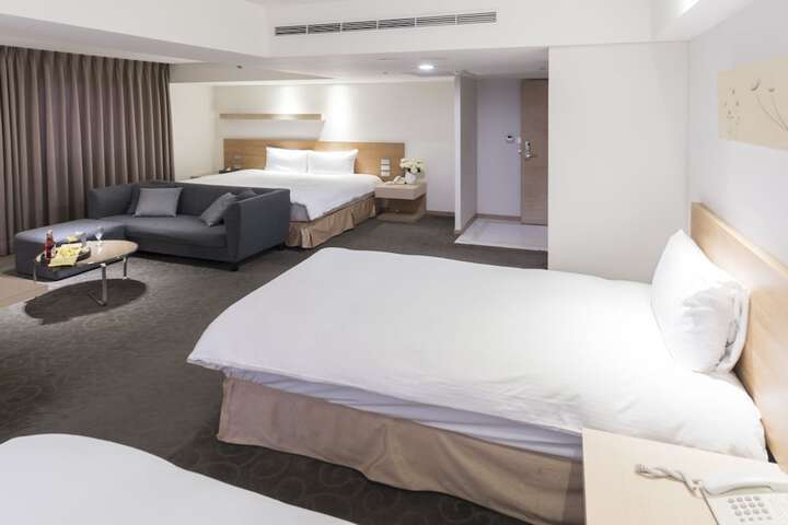 Room 12 of 60