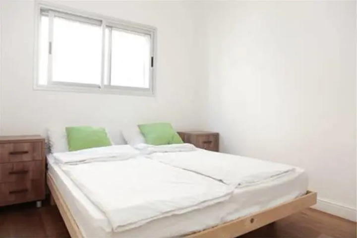 Room 5 of 8
