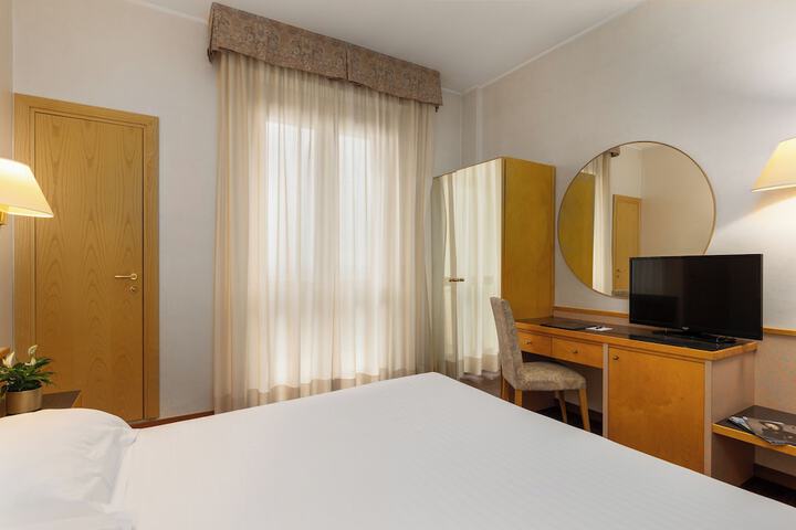 Room 22 of 76