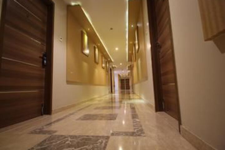 Ballroom/Hall 32 of 39