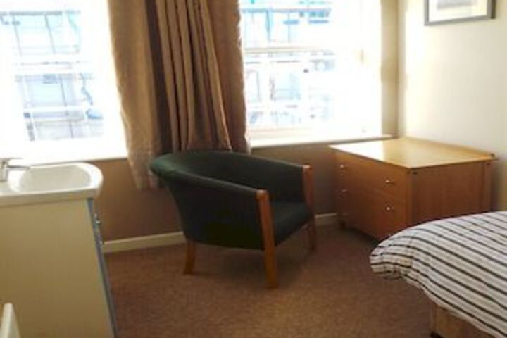 Room 7 of 18