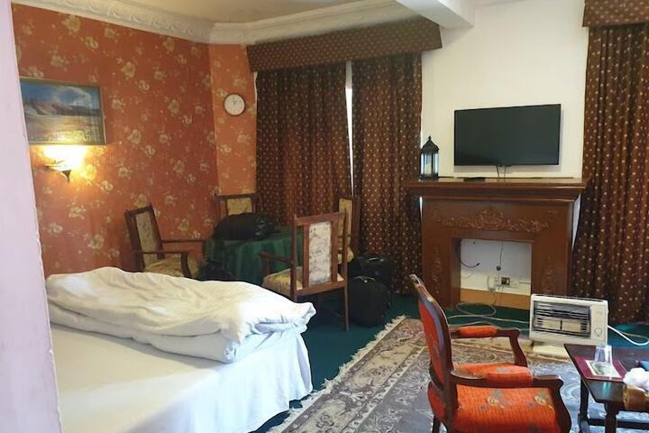 Room 5 of 17