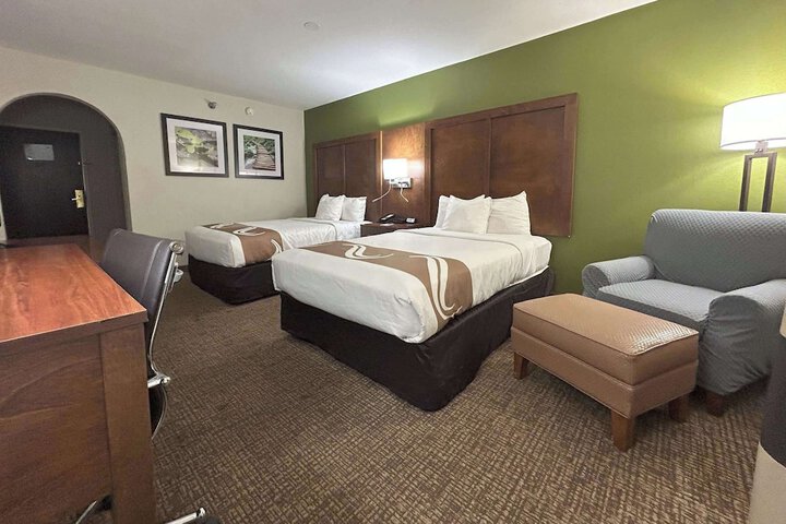 2 Double Beds (4 of 9)