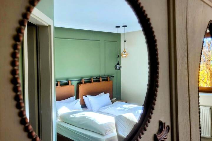 Room 33 of 82