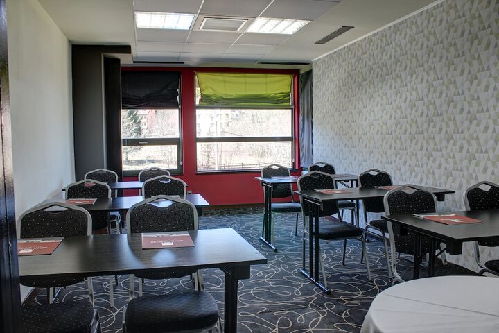 Business Center 137 of 144