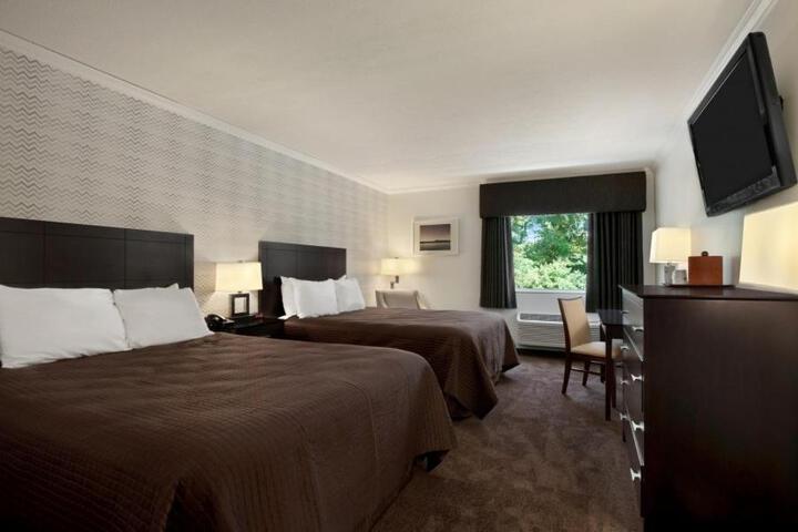 2 Queen Beds (4 of 4)