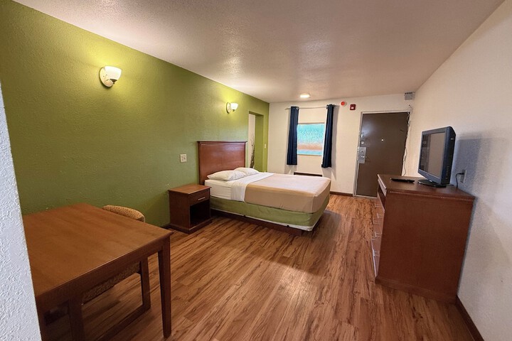 Room 10 of 15