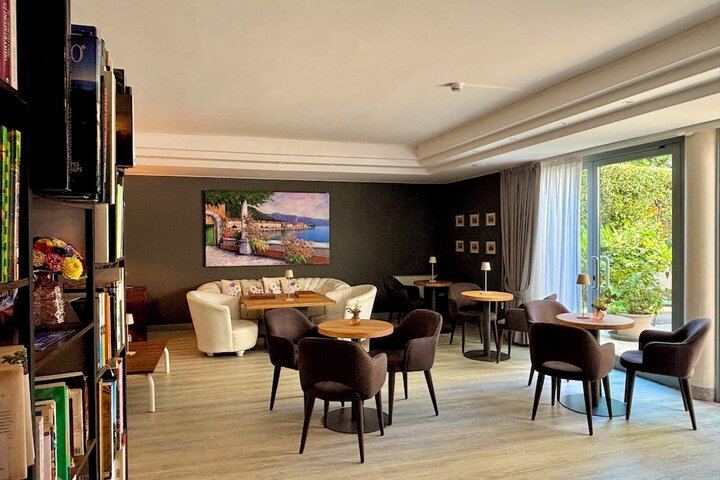 Lounge 66 of 119