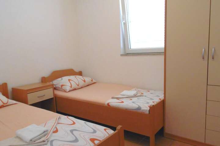 Room 4 of 59