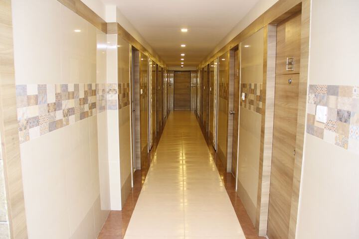 Ballroom/Hall 23 of 24