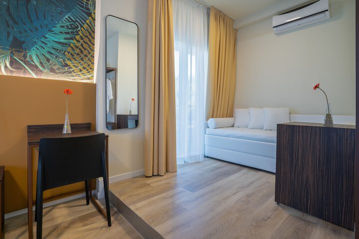 Room 18 of 33