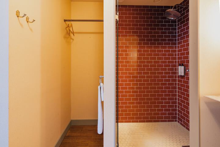 Room 50 of 239
