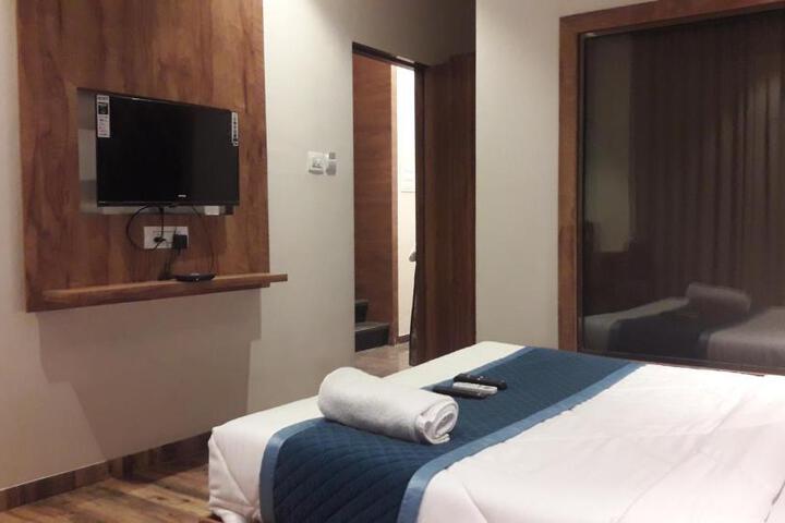 Shine Hospitality Palace