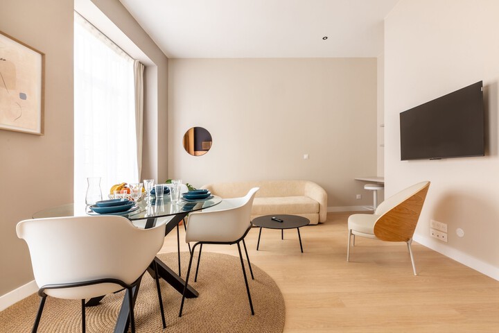 Lounge 67 of 80