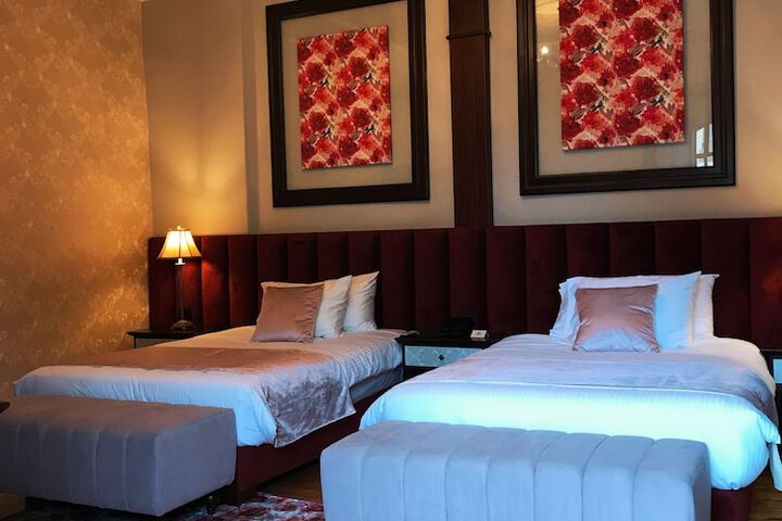 Room 8 of 74