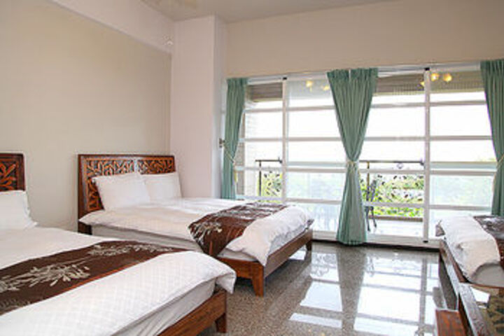 Room 14 of 33