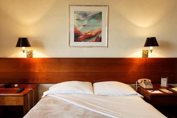 Room 10 of 60