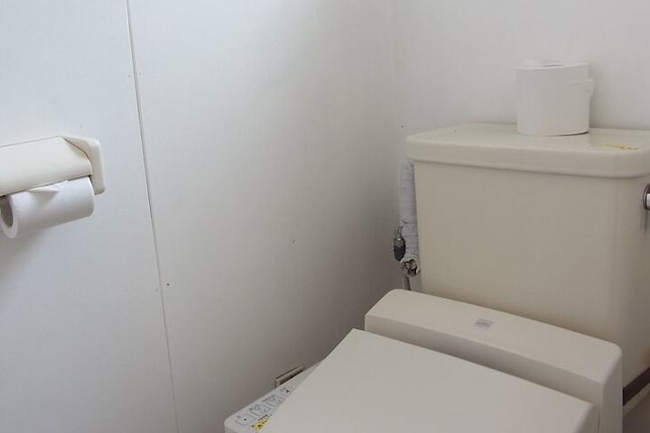 Room 13 of 37