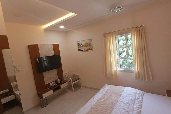 Room 2 of 19