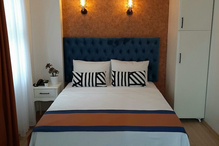 Room 11 of 28