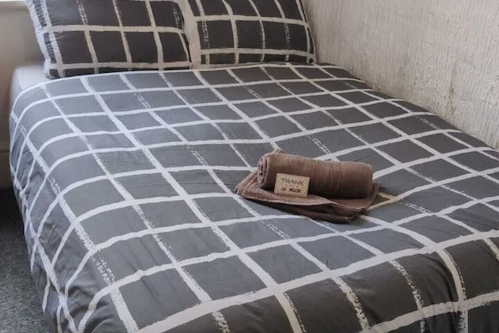 Room 7 of 18